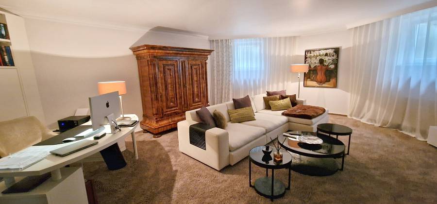 Modern apartment with Frankfurt-Zurich wave-front wardrobe, Baroque style